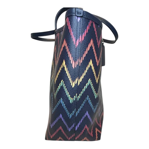 Coach Reversible City Tote with Geo Chevron print - Picture 2 of 6